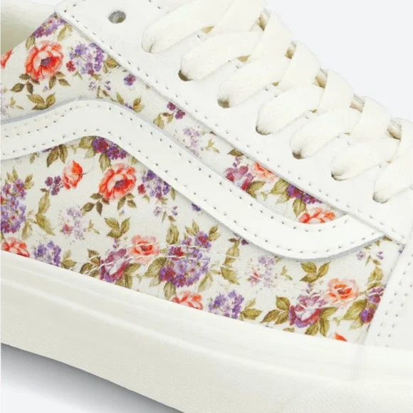 Floral Vans Sneakers 🌺 - Picture 3 of 8